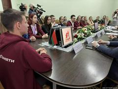 Сенаторы Алла Смоляк, Алексей Неверов и Татьяна Абель встретились с пассажирами Поезда Памяти – 2022 и будущими участниками проекта от Гомельской области