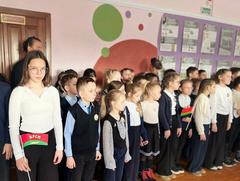 Торжественная линейка, посвященная окончанию третьей четверти